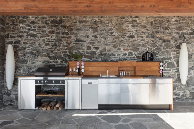 Essential Features Every Outdoor Kitchen Should Have